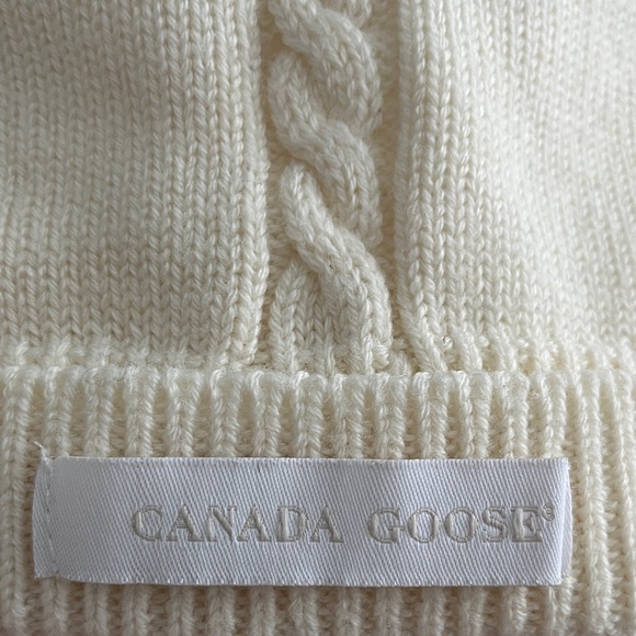 Canada Goose Merino Wool Winter Toque Ivory Cable Knit Beanie Pom-Pom Child Hat. - Picture 3 of 9